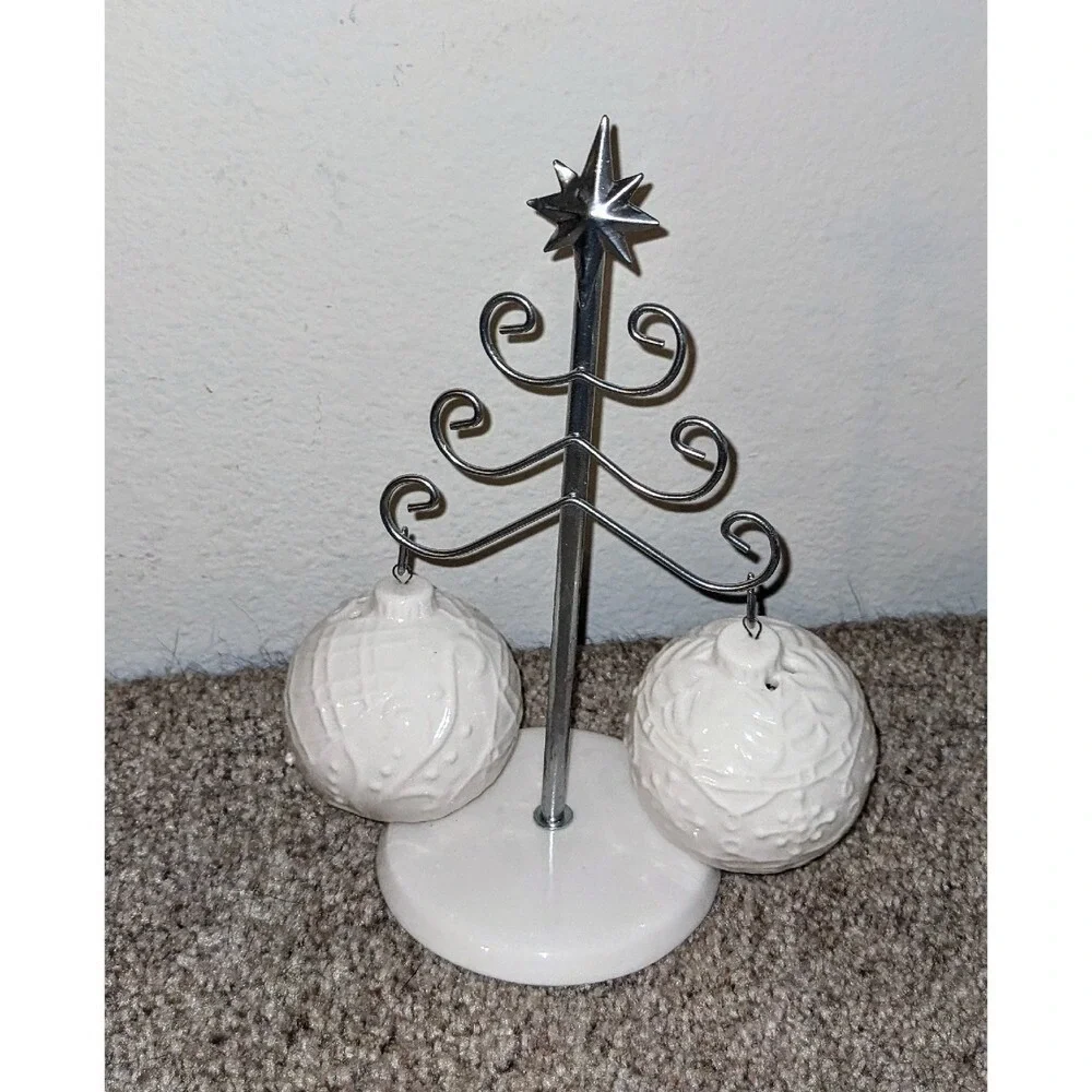 Cracker Barrel Christmas Ornament Salt & Pepper Shakers with Tree Stand